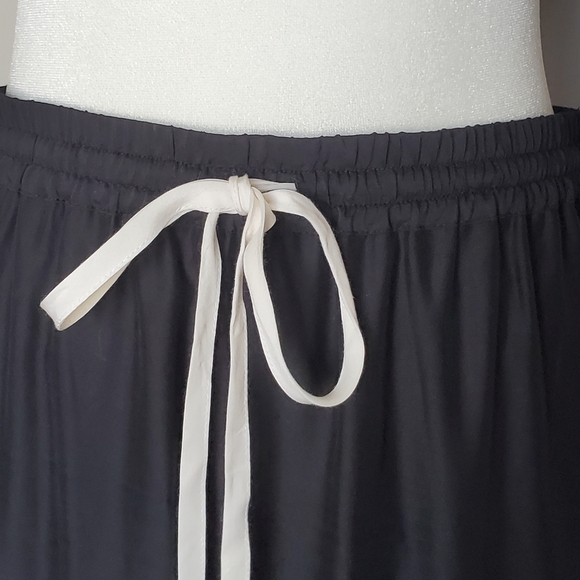 Kate Spade Silk Midi Dolphin Hem Pull On Skirt Black - Picture 4 of 9